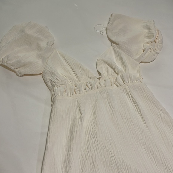 Le Lis White Mini Dress - Picture 2 of 6